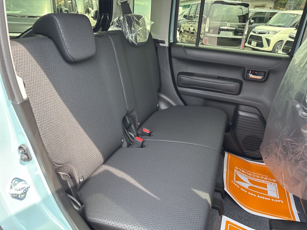 内装：後部座席