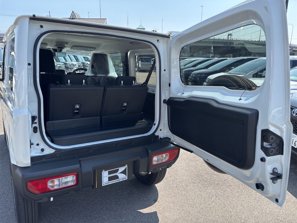 内装：ラゲージルーム