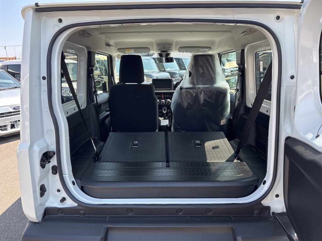 内装：ラゲージルーム2