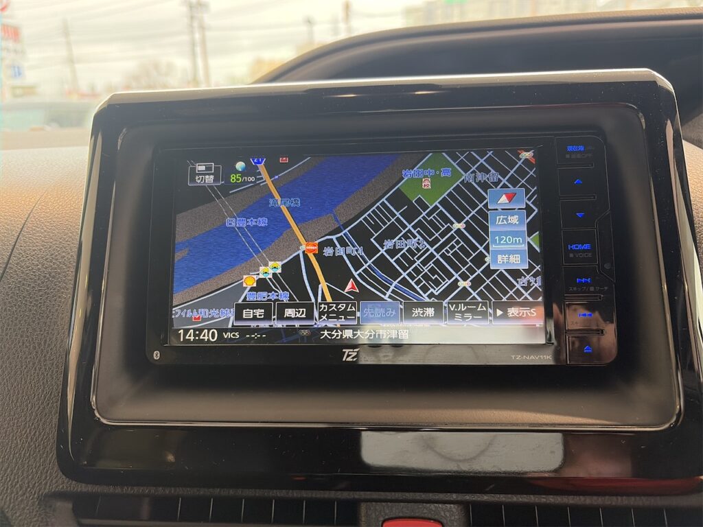 内装：カーナビ