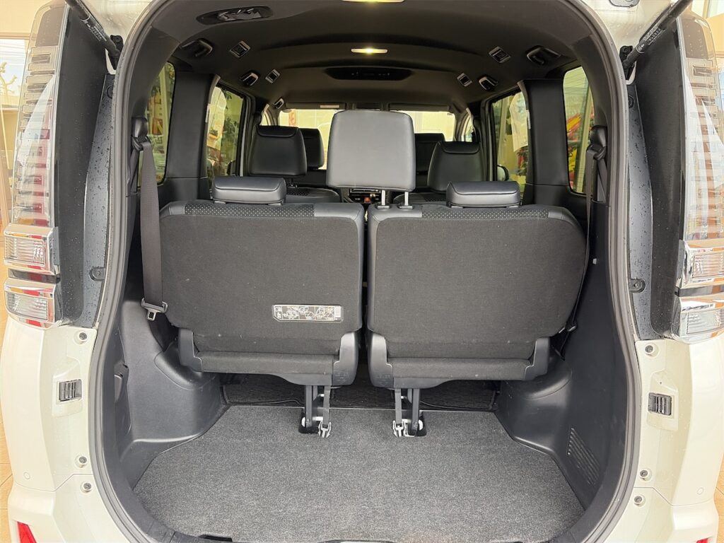 内装：ラゲージルーム