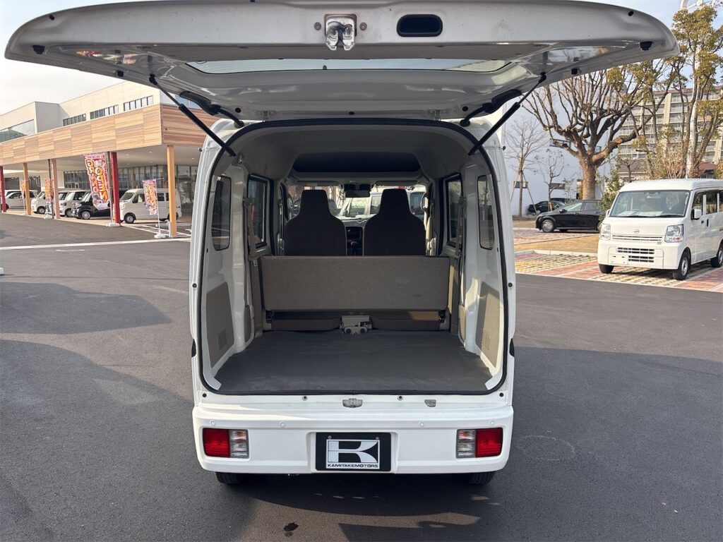 内装：ラゲージルーム